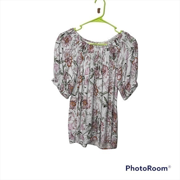 Maurices Tops - Maurcies white pink floral key hole back Flowy blouse size small